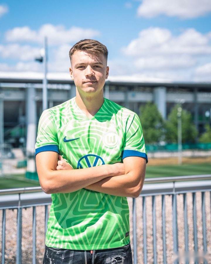 包含勒沃库森前锋阿里格兹传闻加盟狼堡，球队投资有限的词条