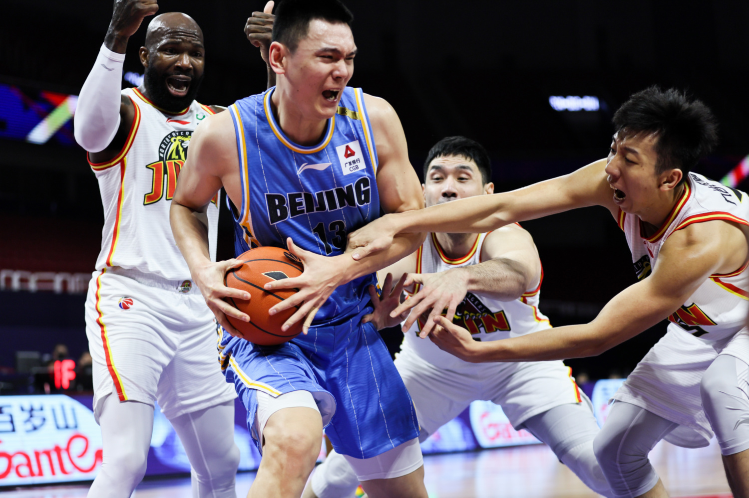 火箭全队出击，压哨绝杀瓦解对手反扑