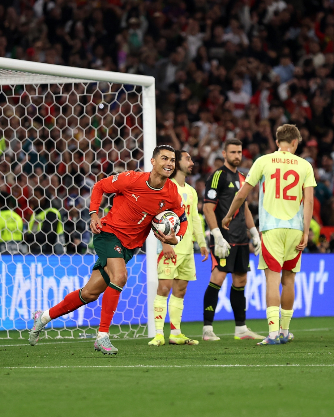 欧洲豪强火力全开,战胜对手晋级 欧洲豪强火力全开,战胜对手晋级