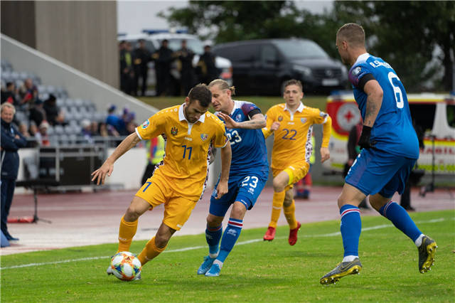 包含阿尔巴尼亚队战胜冰岛，晋级形势乐观的词条