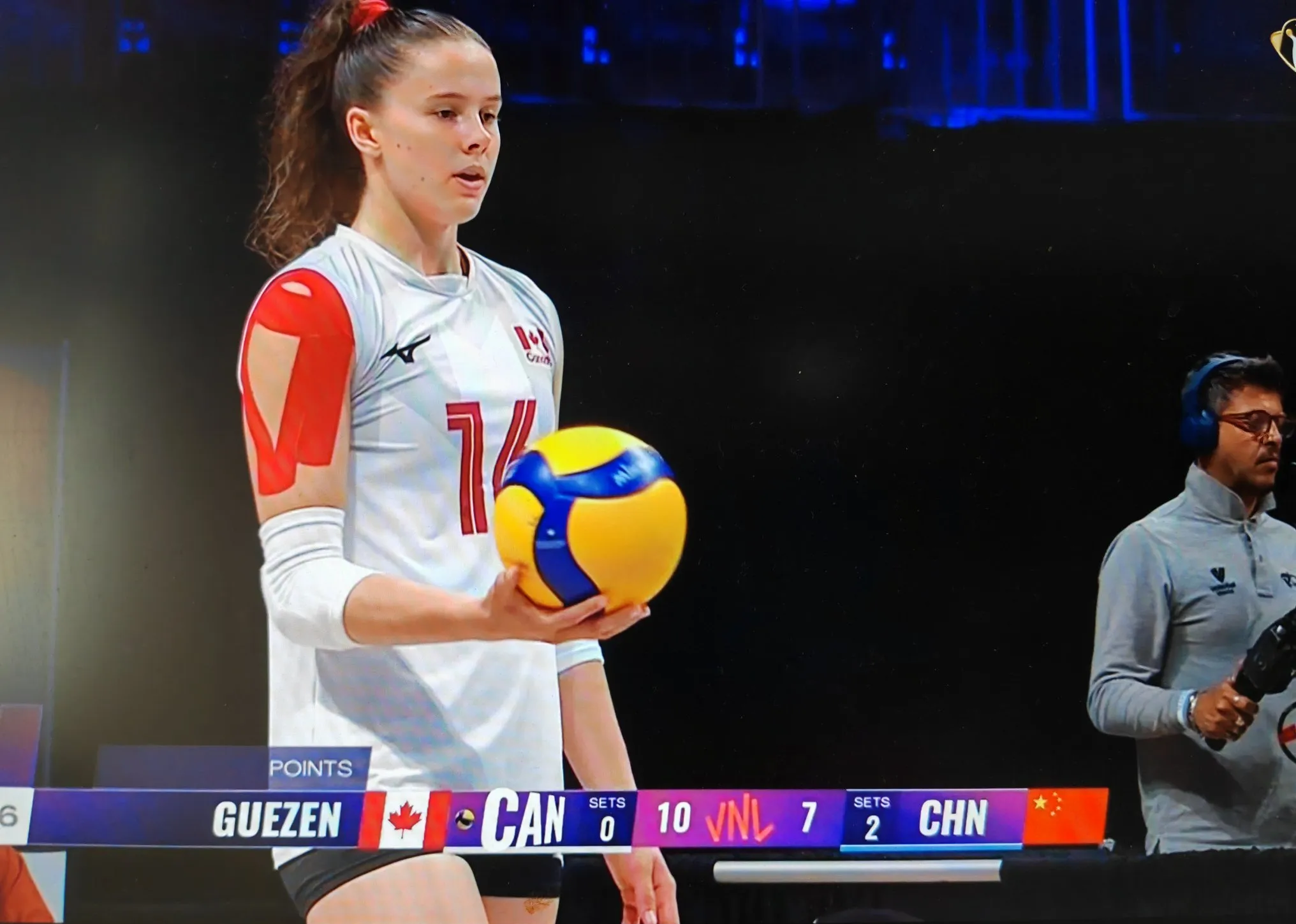 特立独行！中国女篮战胜强敌加拿大