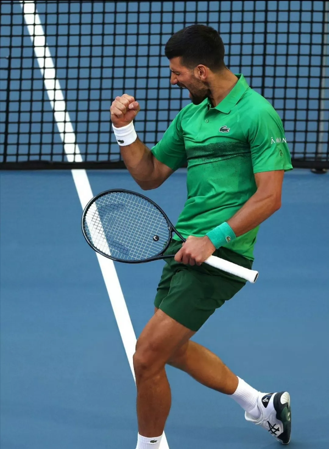 意大利网球队鏖战日本网球队，德约科维奇爆发神勇的简单介绍