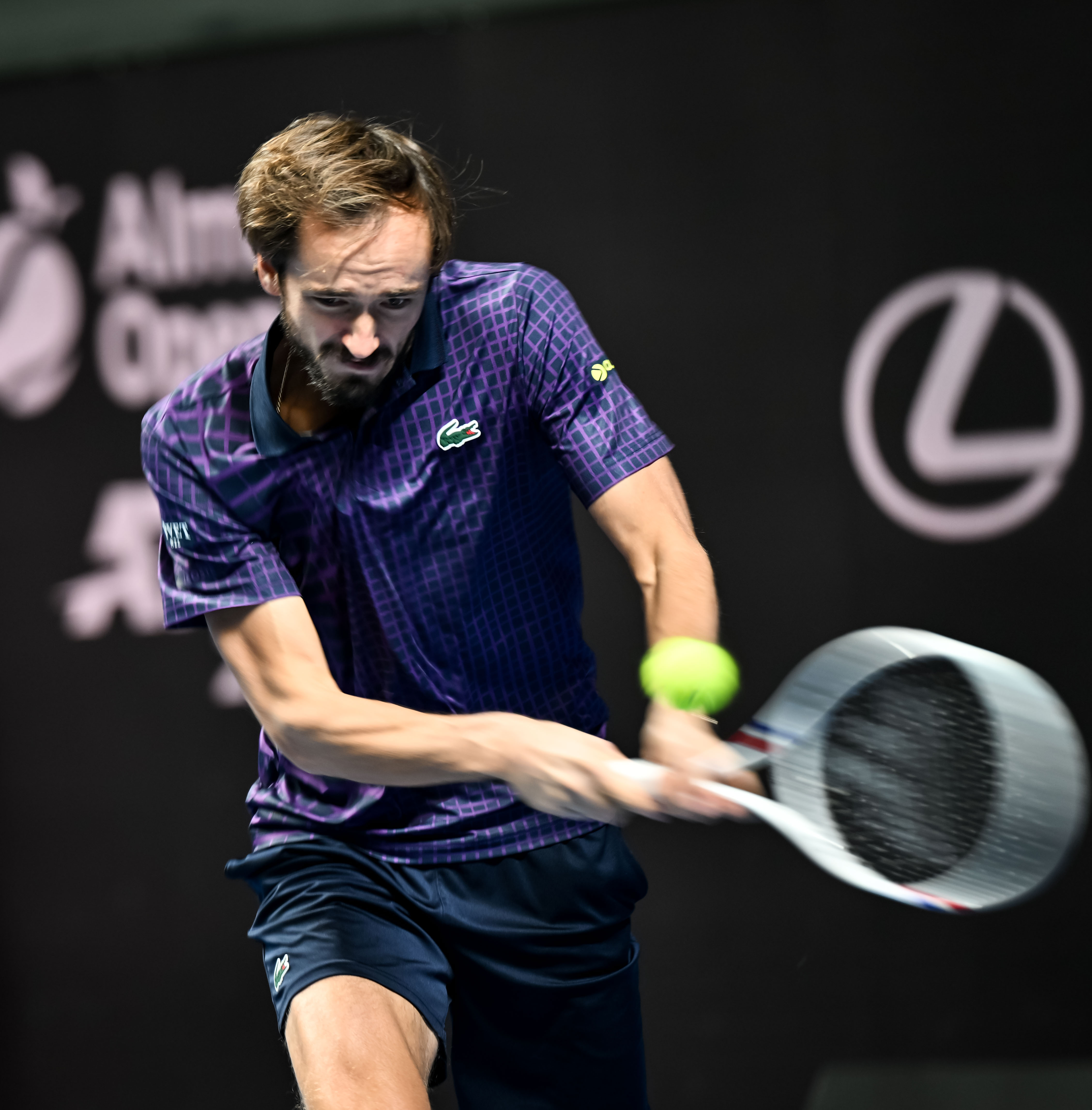 西班牙网球队逆转法国网球队,梅德韦杰夫送出助攻的简单介绍 西班牙网球队逆转法国网球队,梅德韦杰夫送出助攻的简单介绍