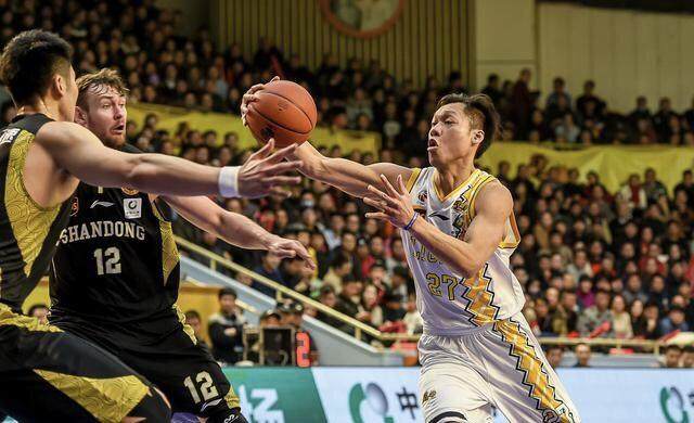 山东男篮大胜江苏队,成功晋级总决赛 山东男篮大胜江苏队,成功晋级总决赛