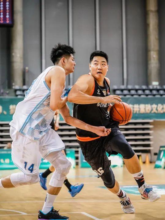 山东男篮大胜江苏队,成功晋级总决赛 山东男篮大胜江苏队,成功晋级总决赛