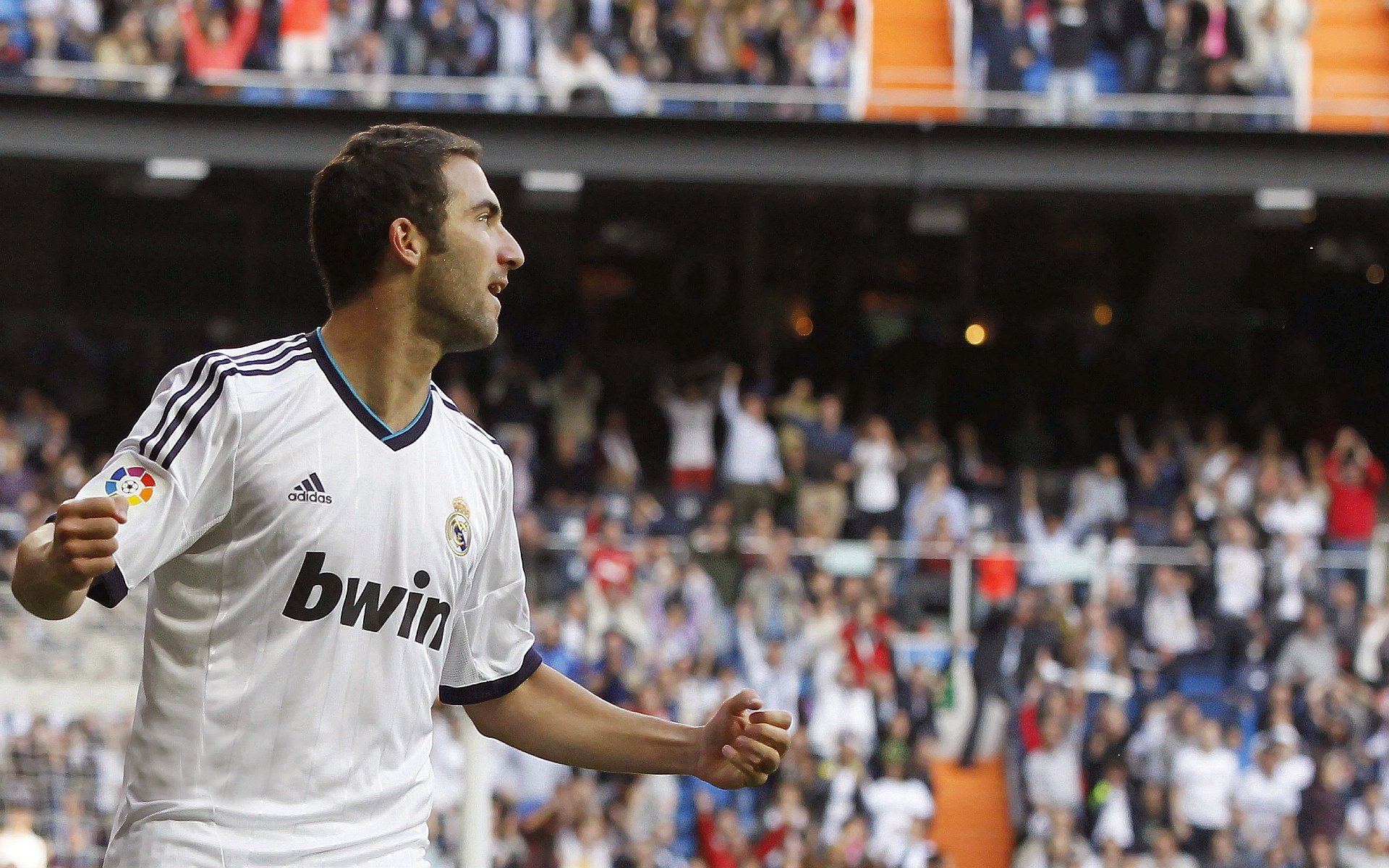 当安纳托利亚雄狮遇见潘帕斯雄鹰，萨拉赫里程碑之夜的双重奏